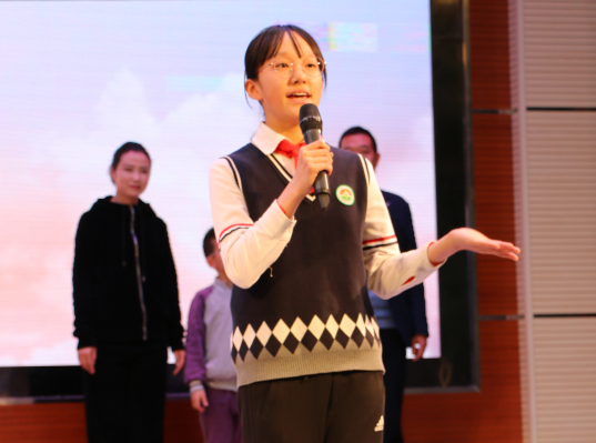 【新時(shí)代慶陽好少年·辛佳?！坑眯袆?dòng)綻放光彩