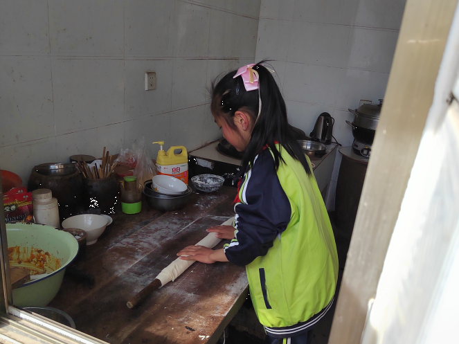 【新時代慶陽好少年·高文靜】稚肩擔孝義，自強逐光行