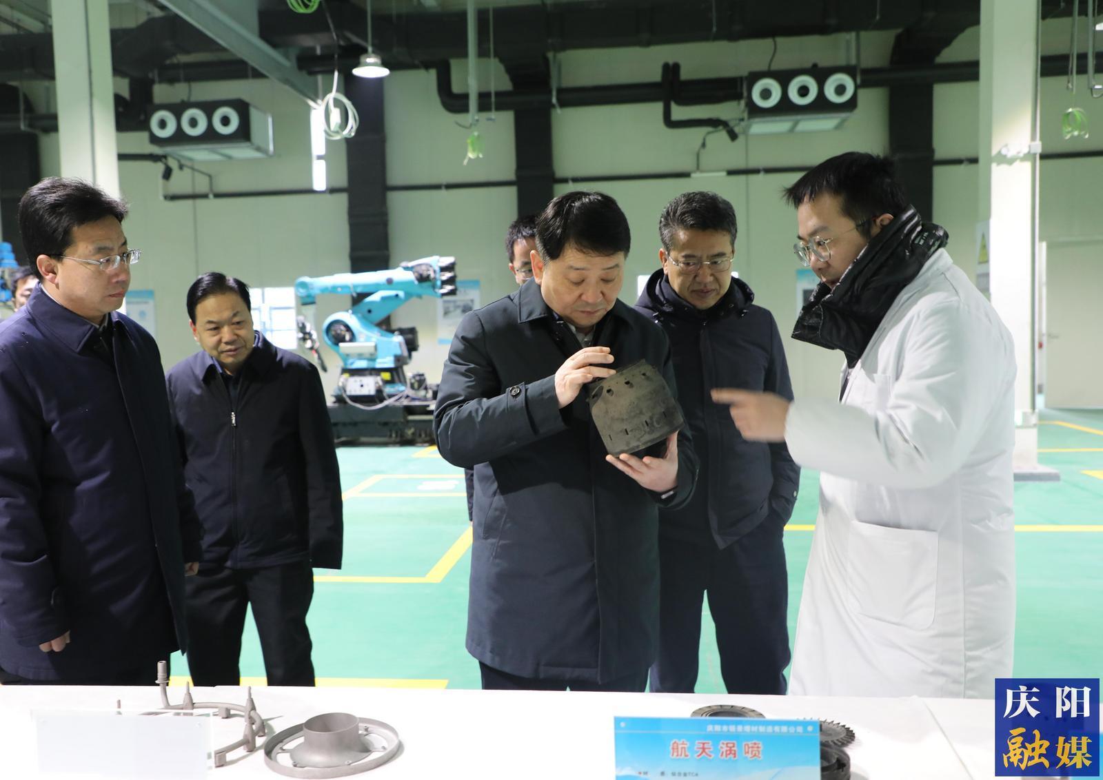 周繼軍在寧縣調(diào)研新興領(lǐng)域重點項目建設工作時強調(diào)  強化項目支撐 做大新興產(chǎn)業(yè)  為慶陽高質(zhì)量發(fā)展注入新動能